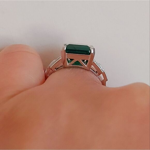 5.9 Carat Emerald 925 Sterling Silver Ring - Picture 6 of 13